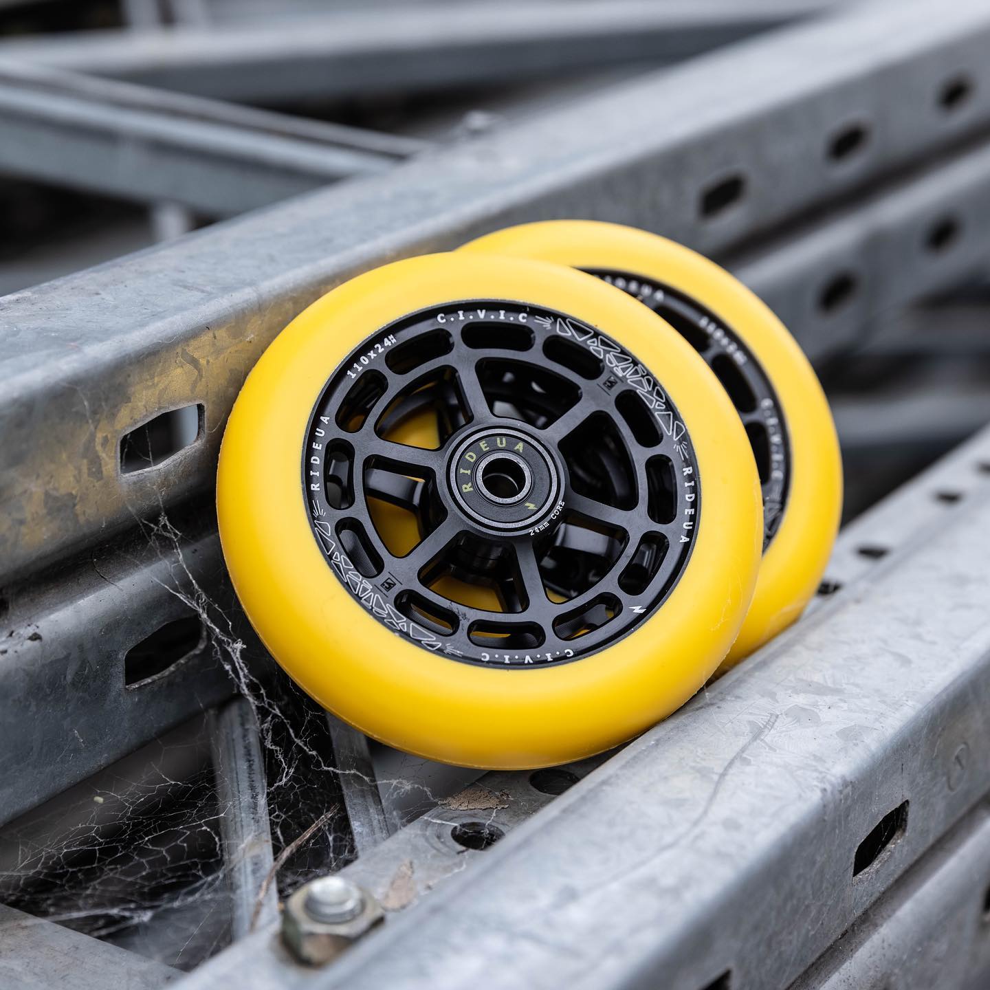 urbanArtt | Civic | 115 x 30mm Wheels | Black/Yellow